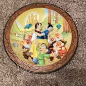 Snow White & 7 Dwarfs: Disney’s Animated Classics 3-D Decorative Plate